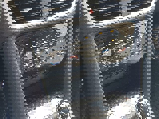 Certified 2025 Volkswagen Taos SE w/ Panoramic Sunroof Package image 25