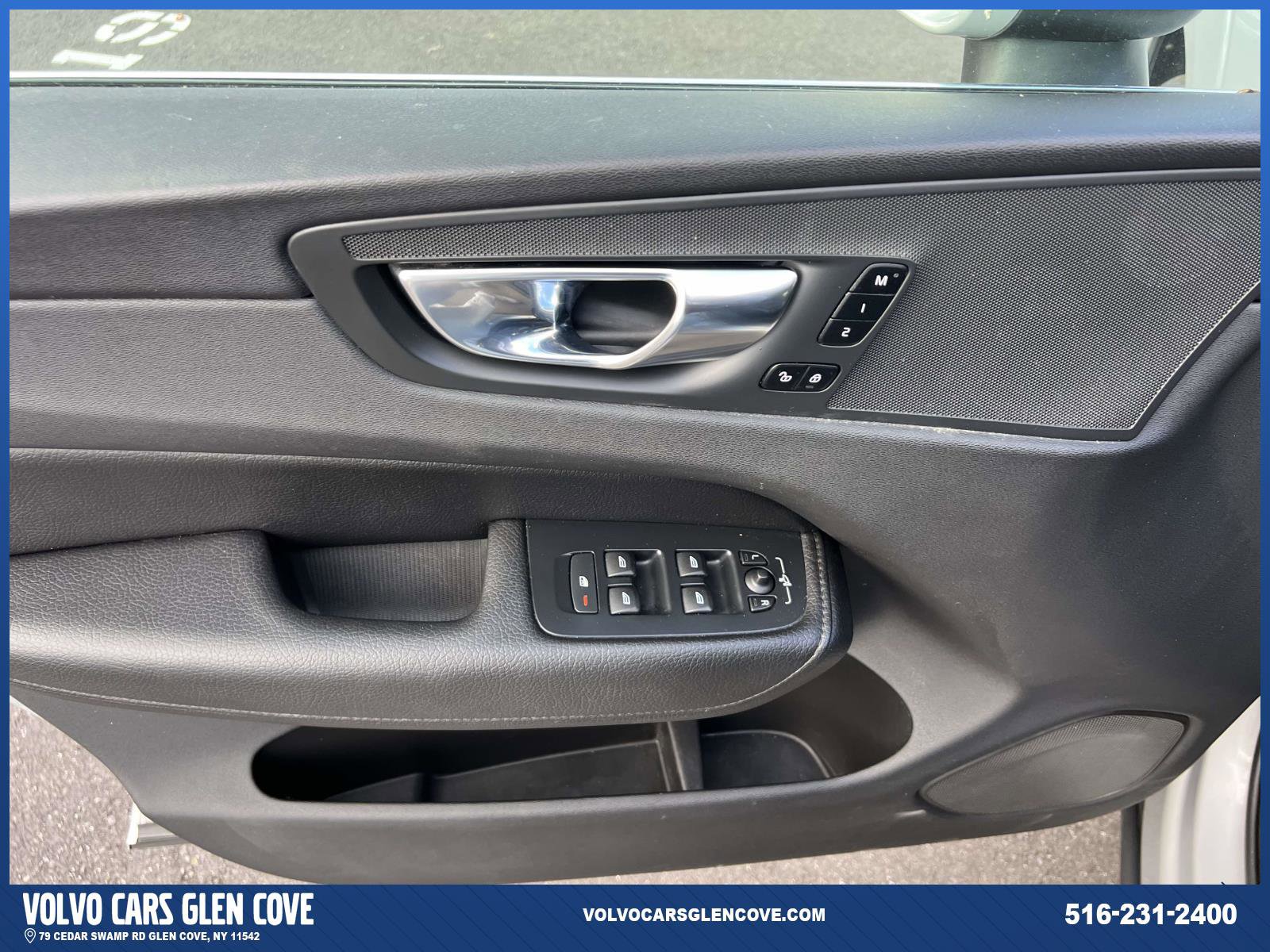 Used 2022 Volvo XC60 B5 Momentum w/ Climate Package image 15