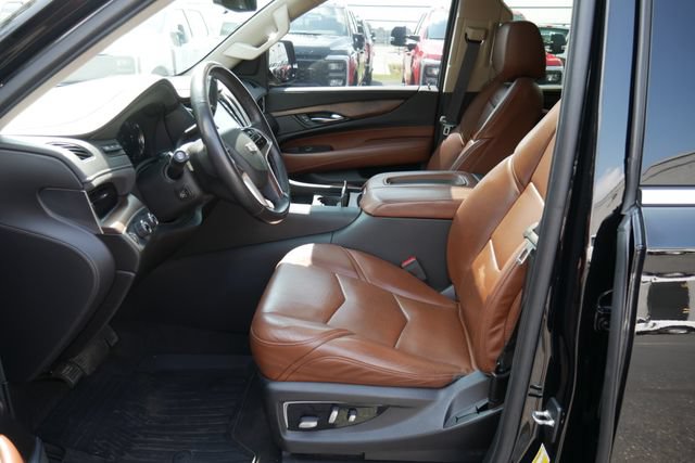 Used 2020 Cadillac Escalade Luxury AWD/4WD image 2