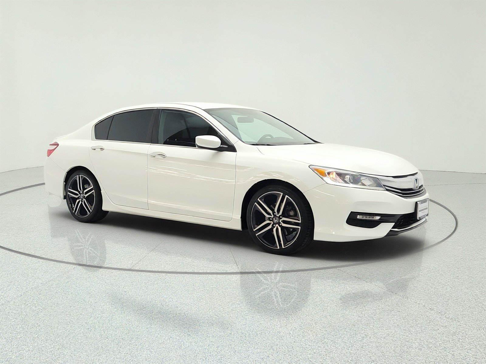 Used 2016 Honda Accord Sport image 3