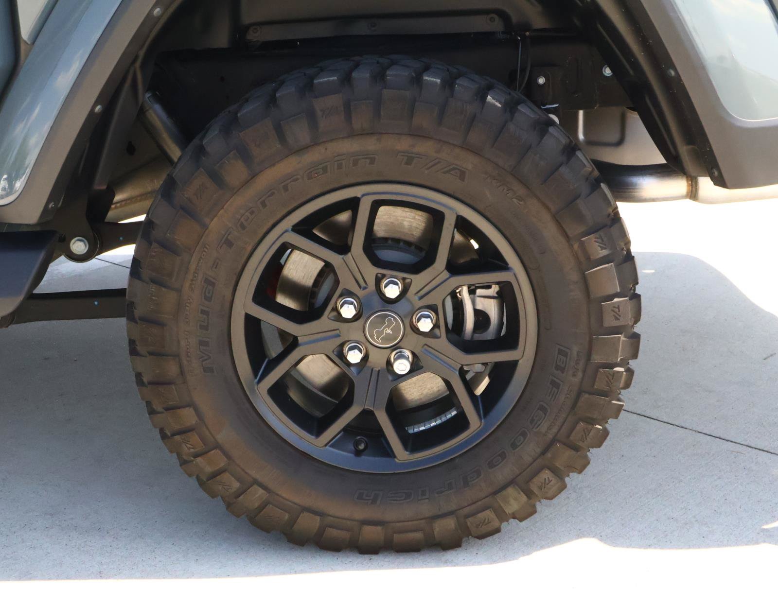 Used 2025 Jeep Gladiator Sport AWD/4WD image 9