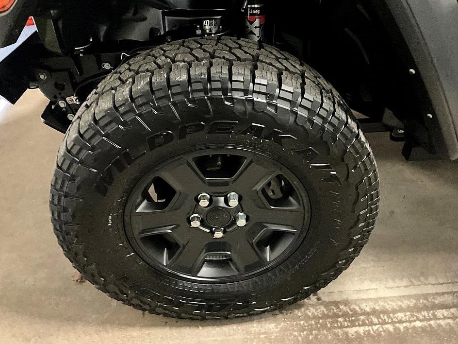 Used 2022 Jeep Gladiator Mojave w/ Cold Weather Group image 11