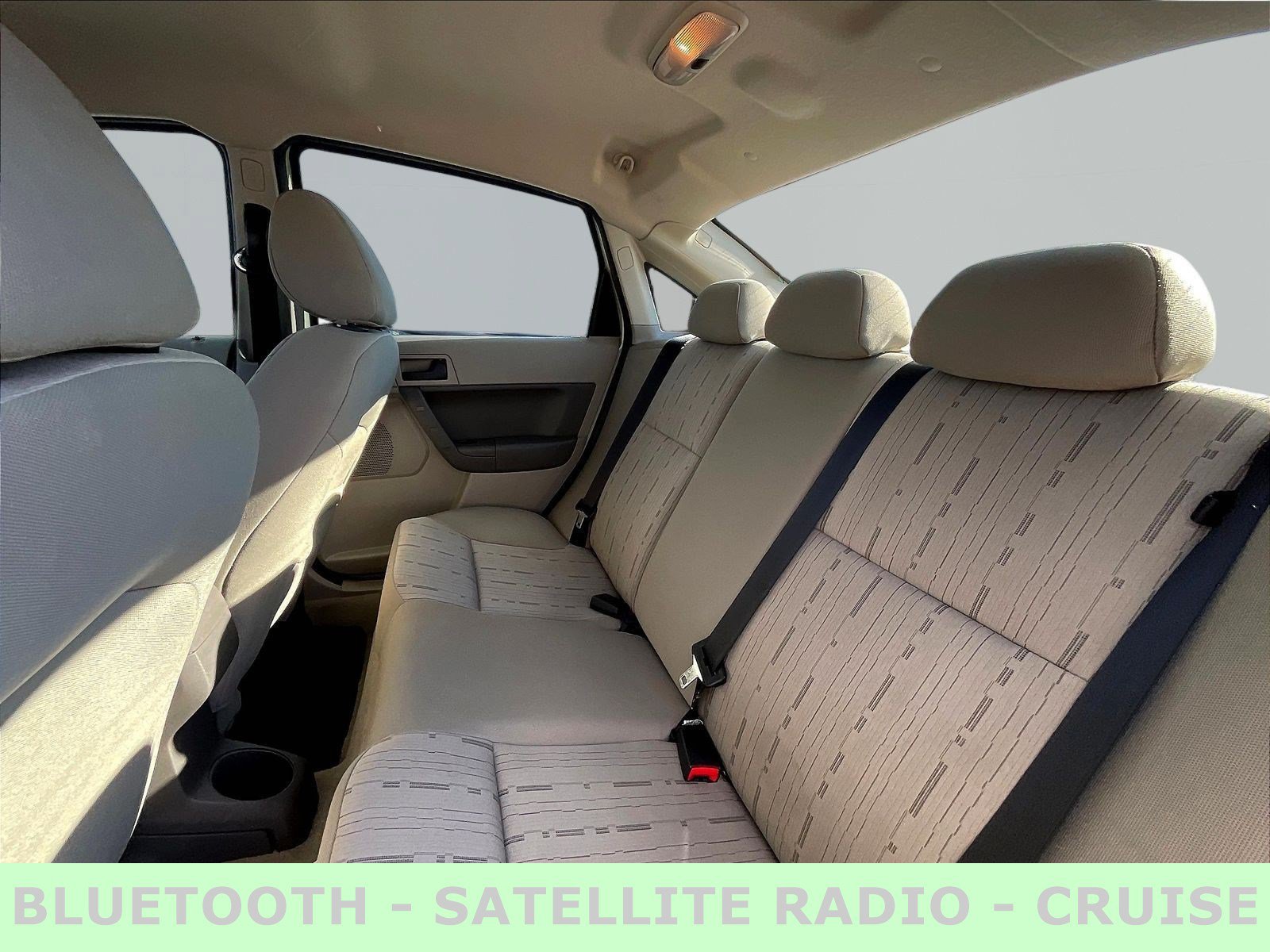 Used 2010 Ford Focus SE FWD image 22