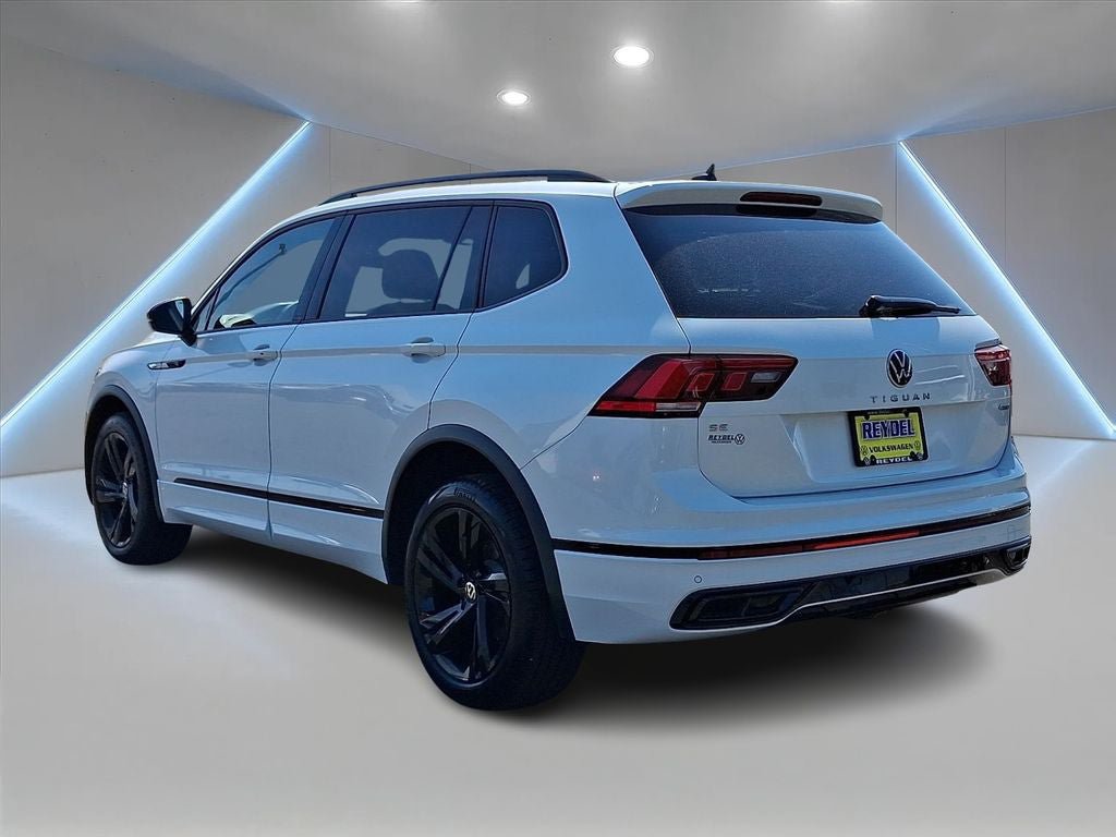 Used 2023 Volkswagen Tiguan SE R-Line AWD/4WD image 4