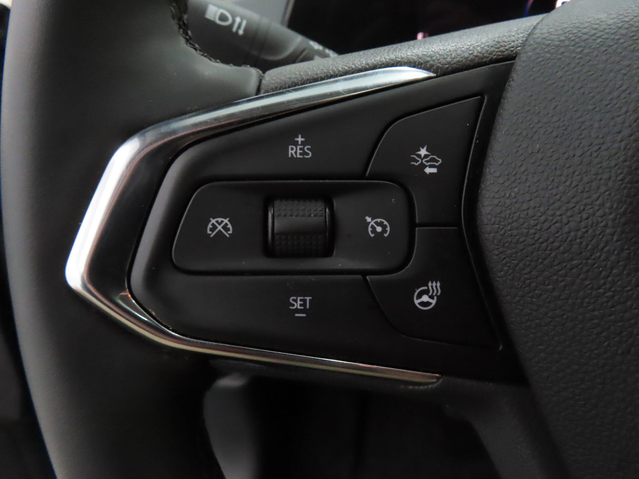 Used 2025 Chevrolet Trax ACTIV w/ Sunroof Package FWD image 13