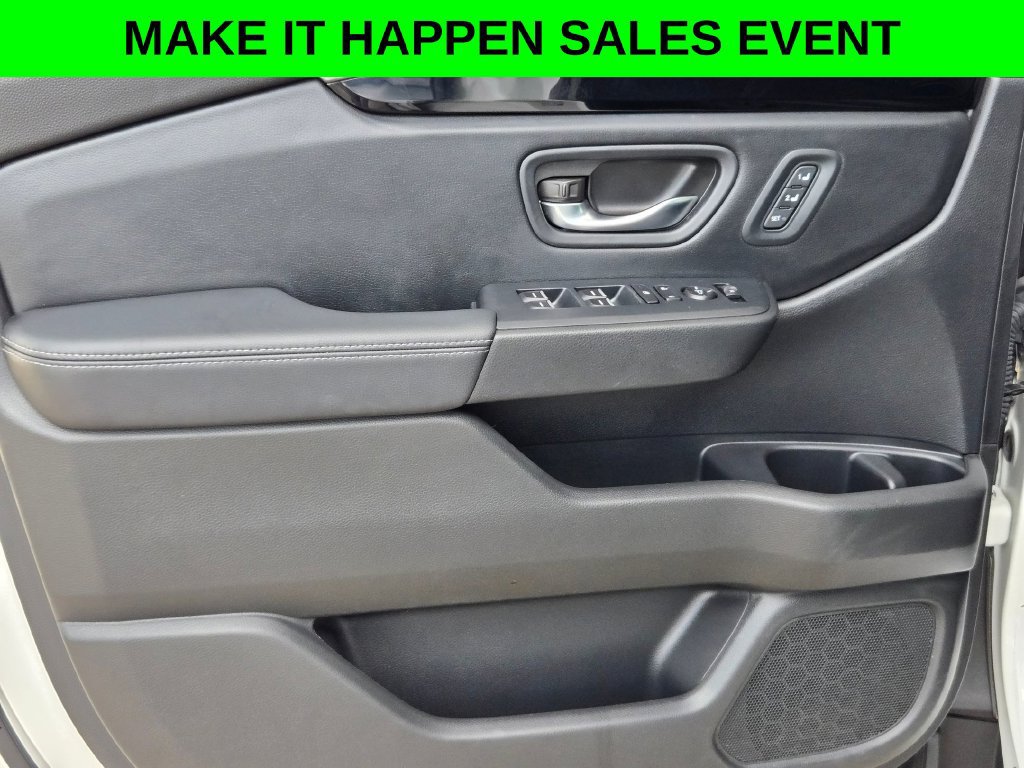Used 2025 Honda Pilot Touring image 10