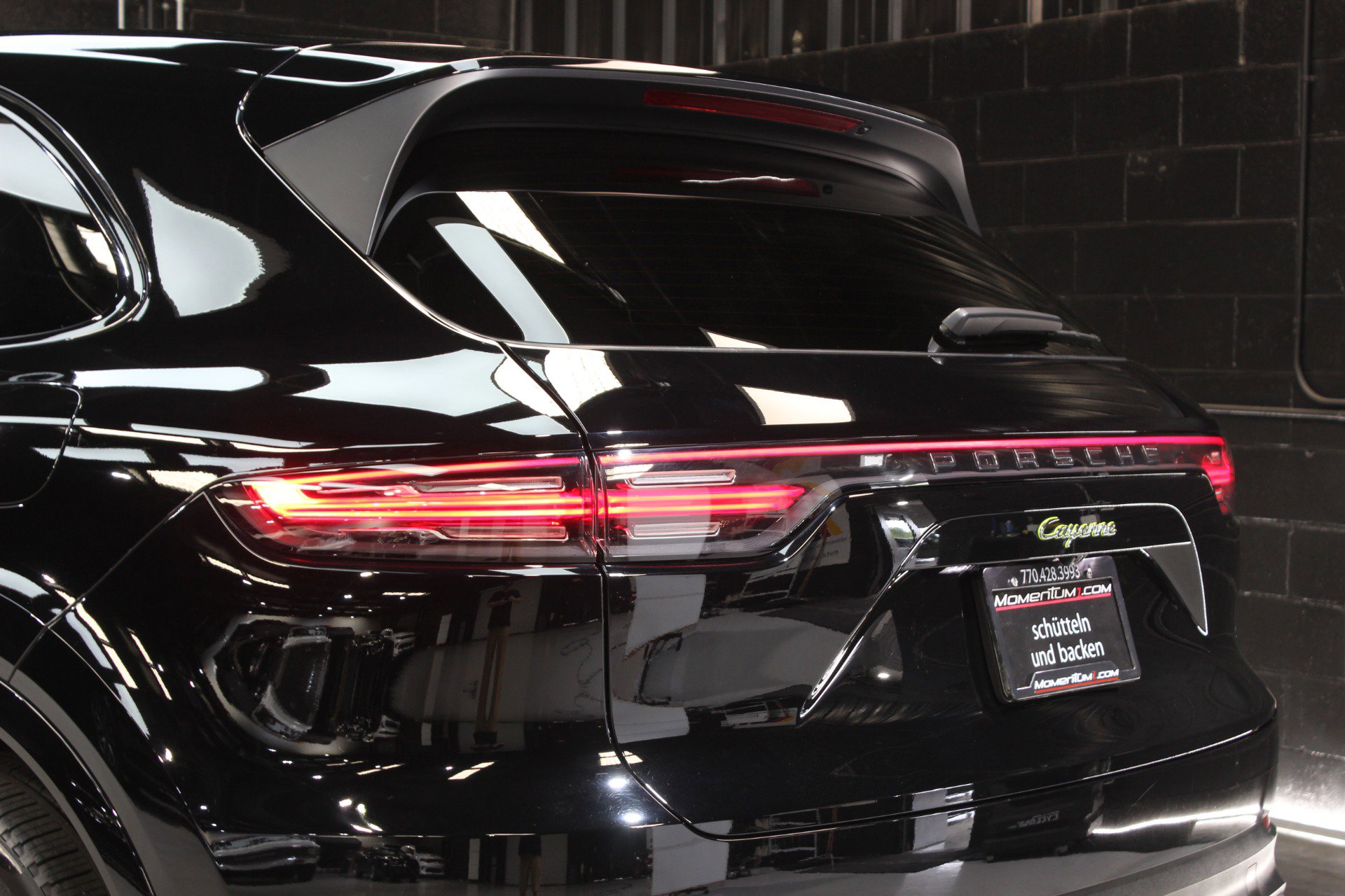 Used 2022 Porsche Cayenne E-Hybrid w/ Premium Package image 20