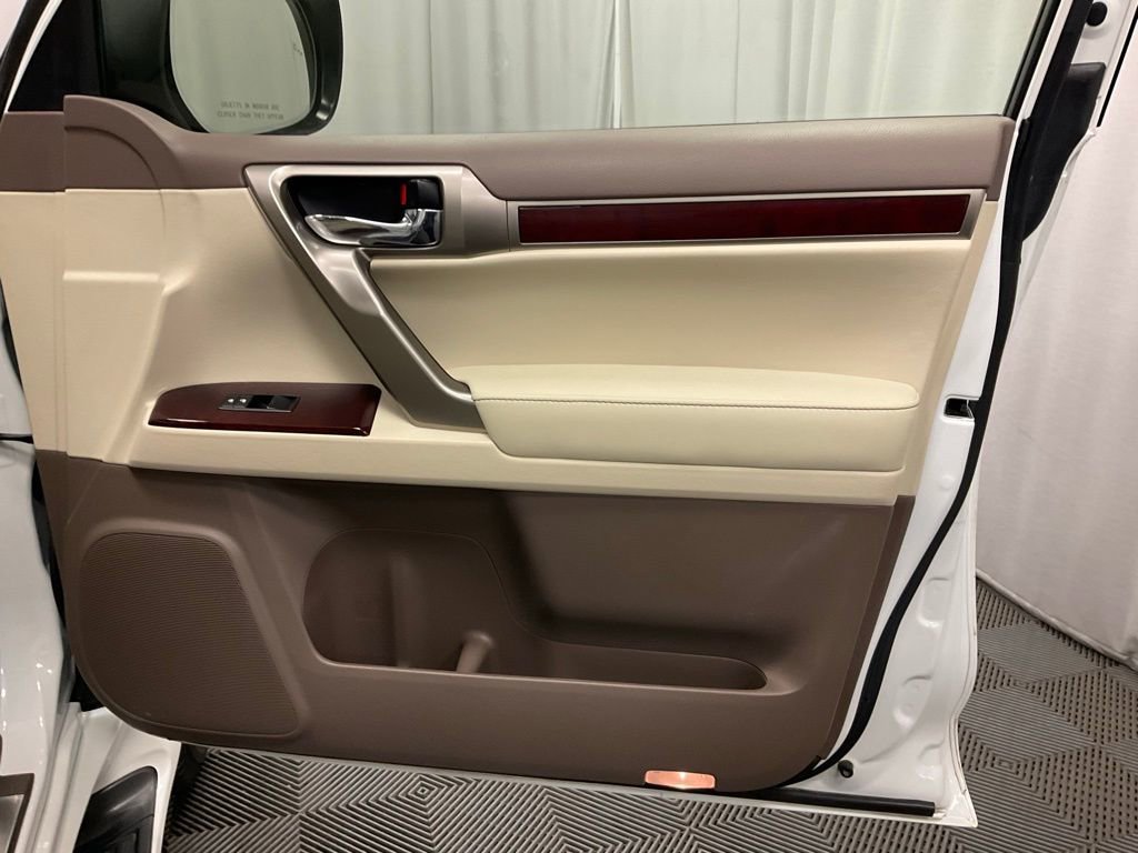 Used 2015 Lexus GX 460 w/ Premium Package image 33