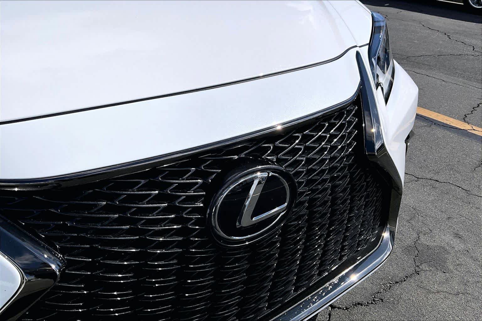 Used 2025 Lexus ES 300h F Sport w/ Accessory Package (Z1) image 30