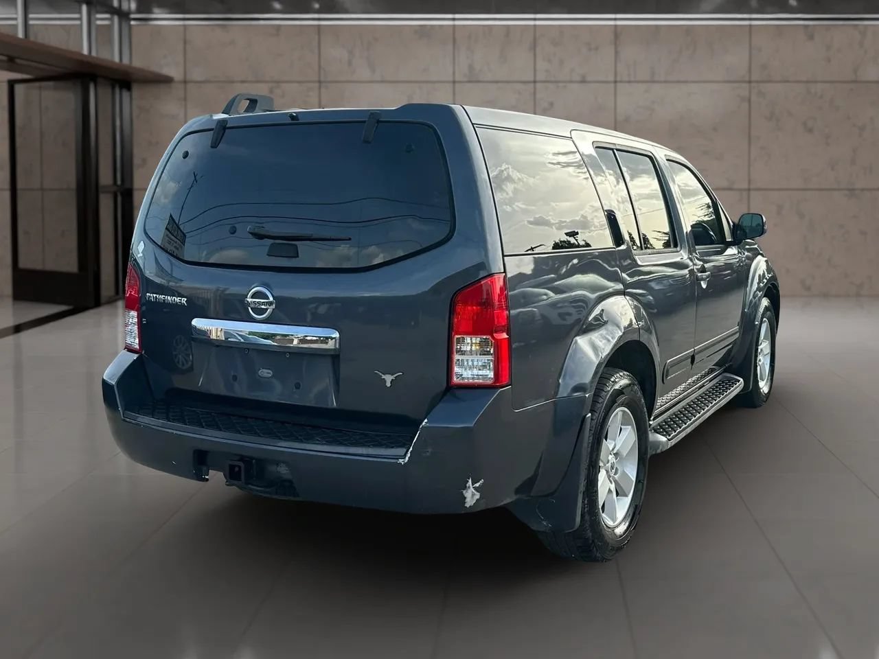 Used 2011 Nissan Pathfinder SV RWD image 2