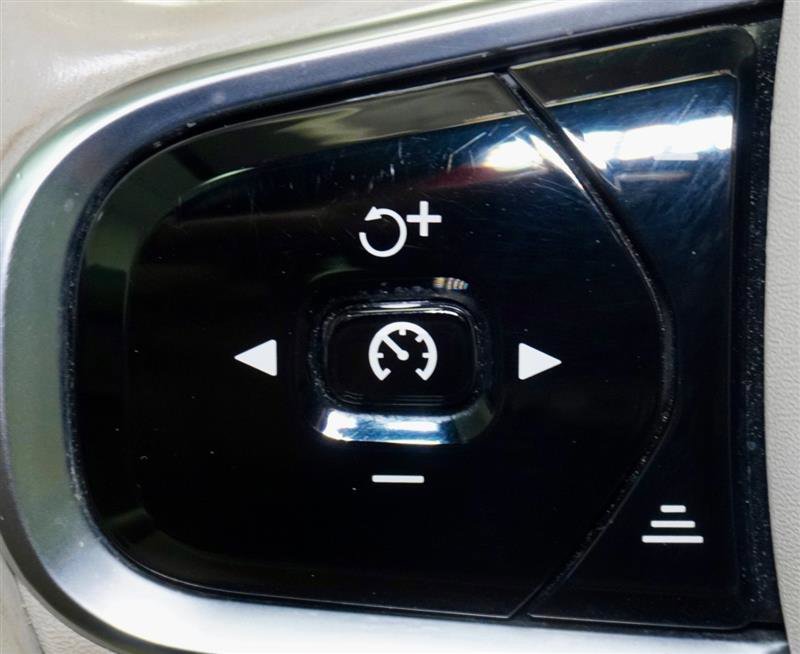 Used 2016 Volvo XC90 T6 Momentum image 30