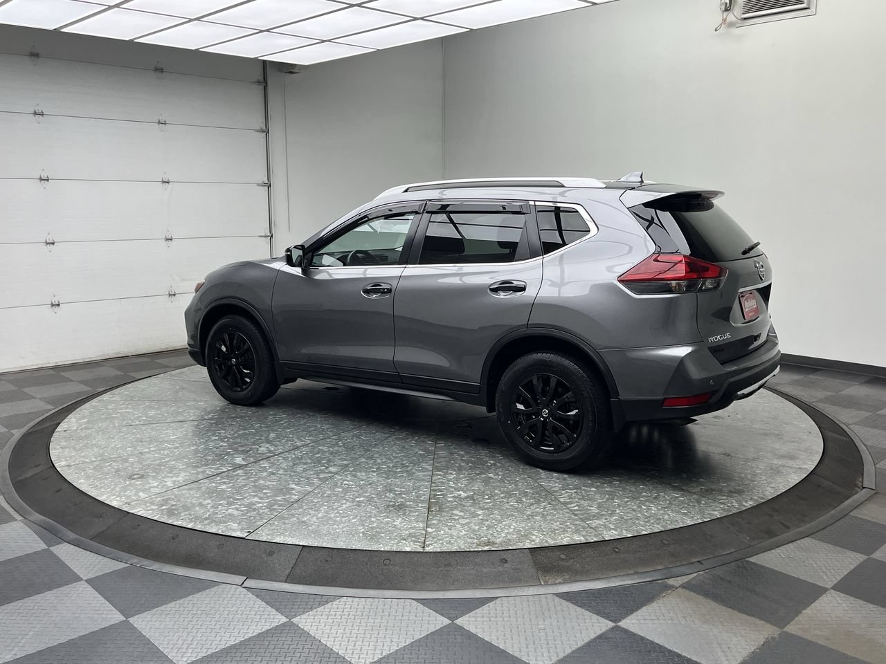Used 2019 Nissan Rogue SV AWD/4WD image 2