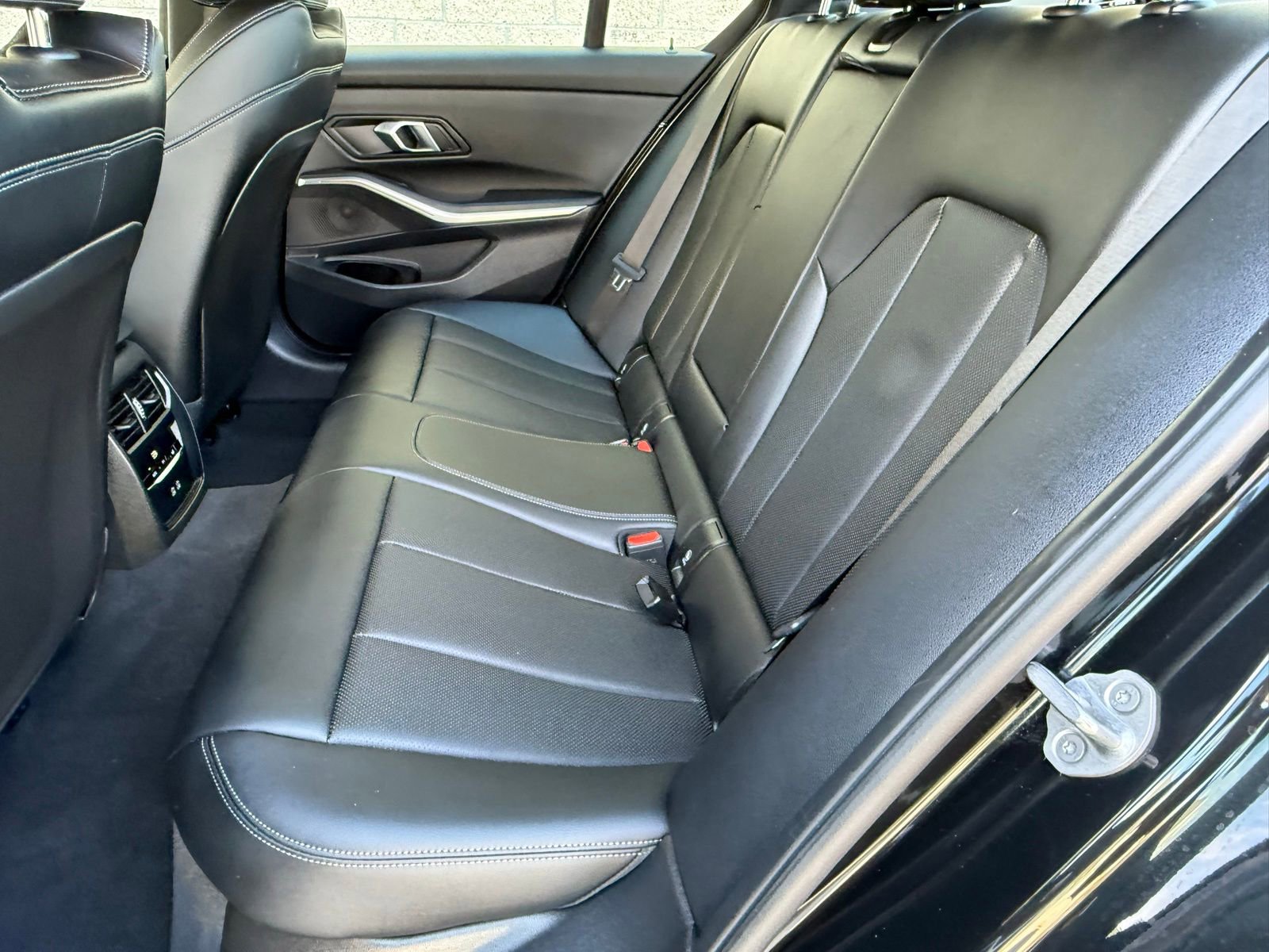 Used 2025 BMW 330i Sedan w/ Premium Package image 31