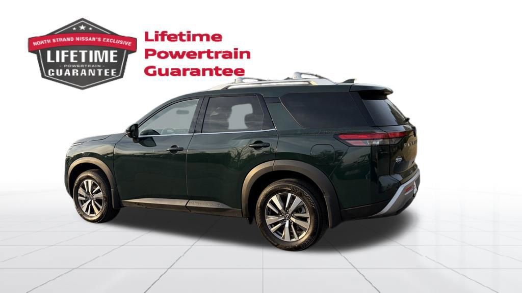 Certified 2025 Nissan Pathfinder SL image 3