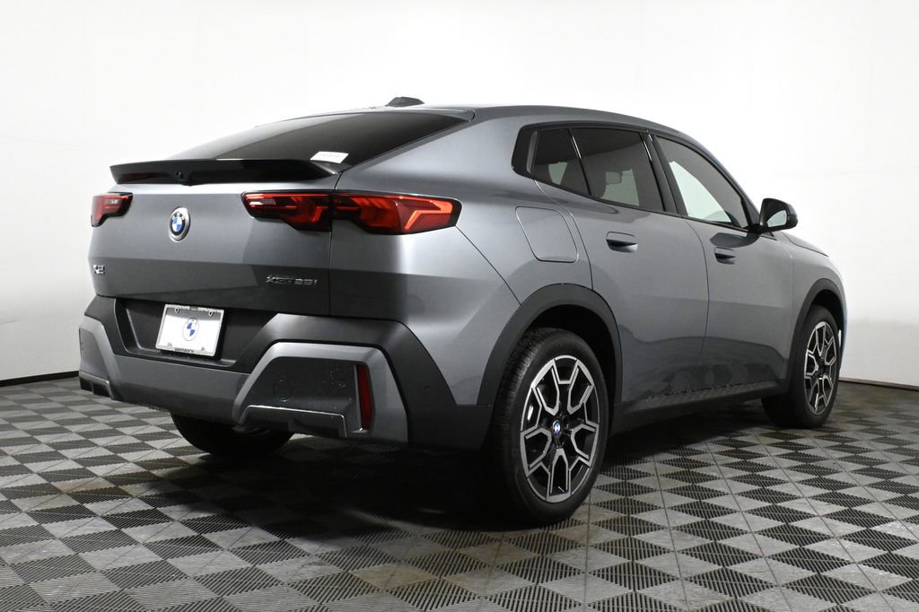 Certified 2025 BMW X2 xDrive28i w/ Technology Package image 7