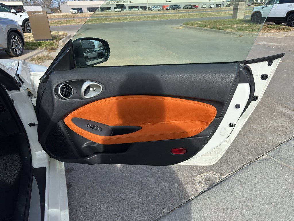 Used 2016 Nissan 370Z Touring image 28