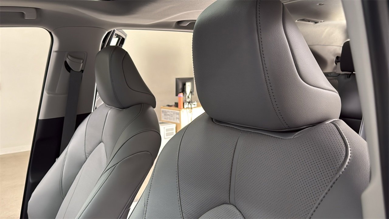 New 2026 Toyota Highlander Limited image 13