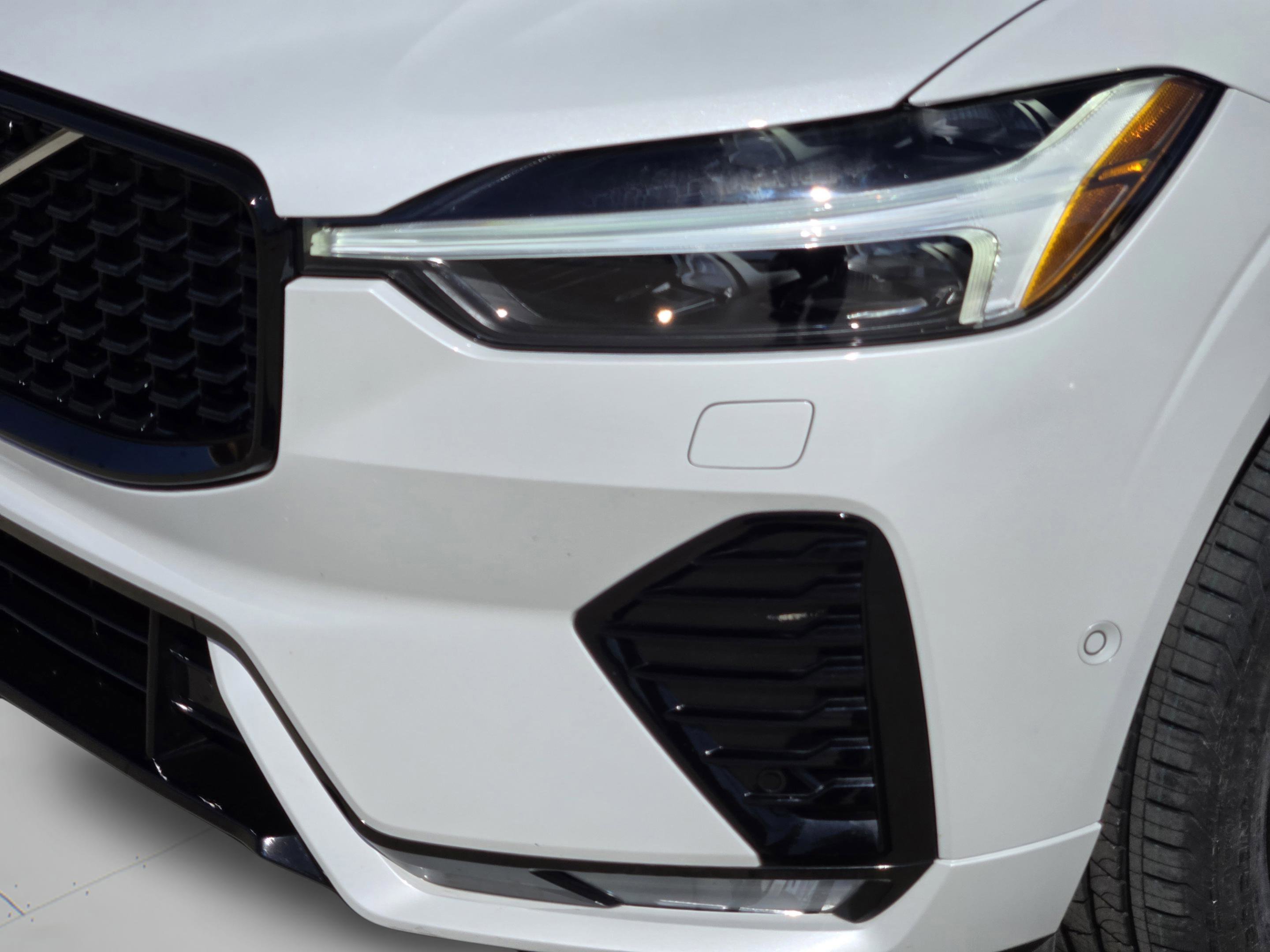 Used 2024 Volvo XC60 B5 Plus w/ Protection Package Premier image 14