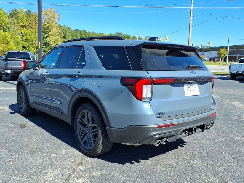 Used 2025 Ford Explorer ST image 22