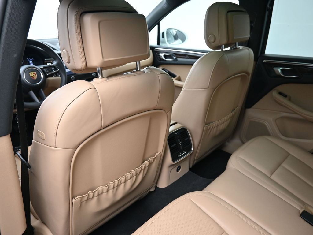 Certified 2023 Porsche Macan AWD/4WD image 8