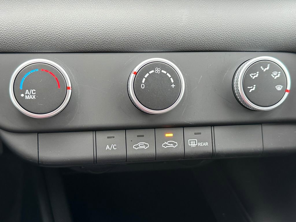 Certified 2025 Hyundai Elantra SE FWD image 26