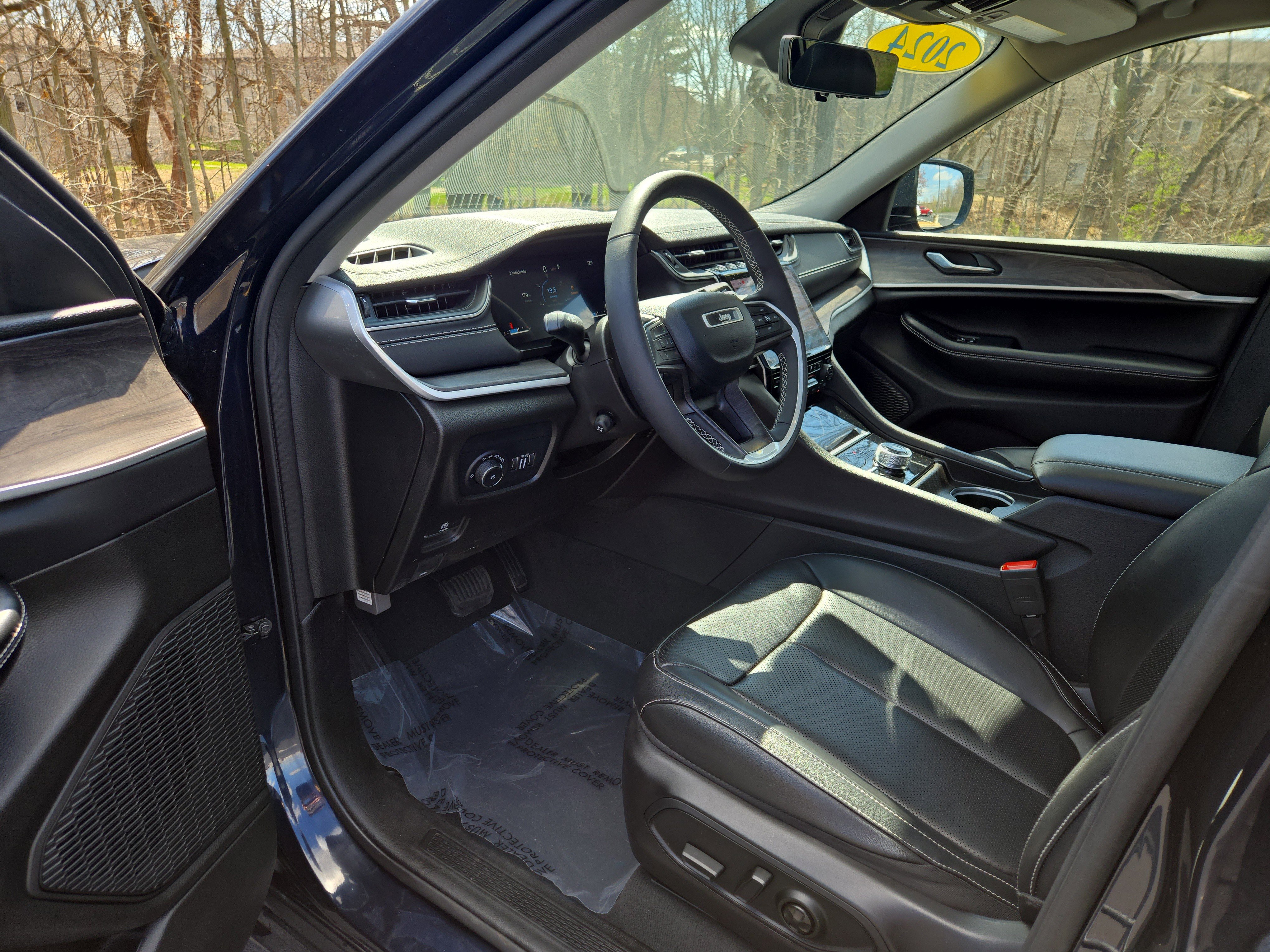 Used 2024 Jeep Grand Cherokee L Limited w/ Luxury Tech Group II image 11