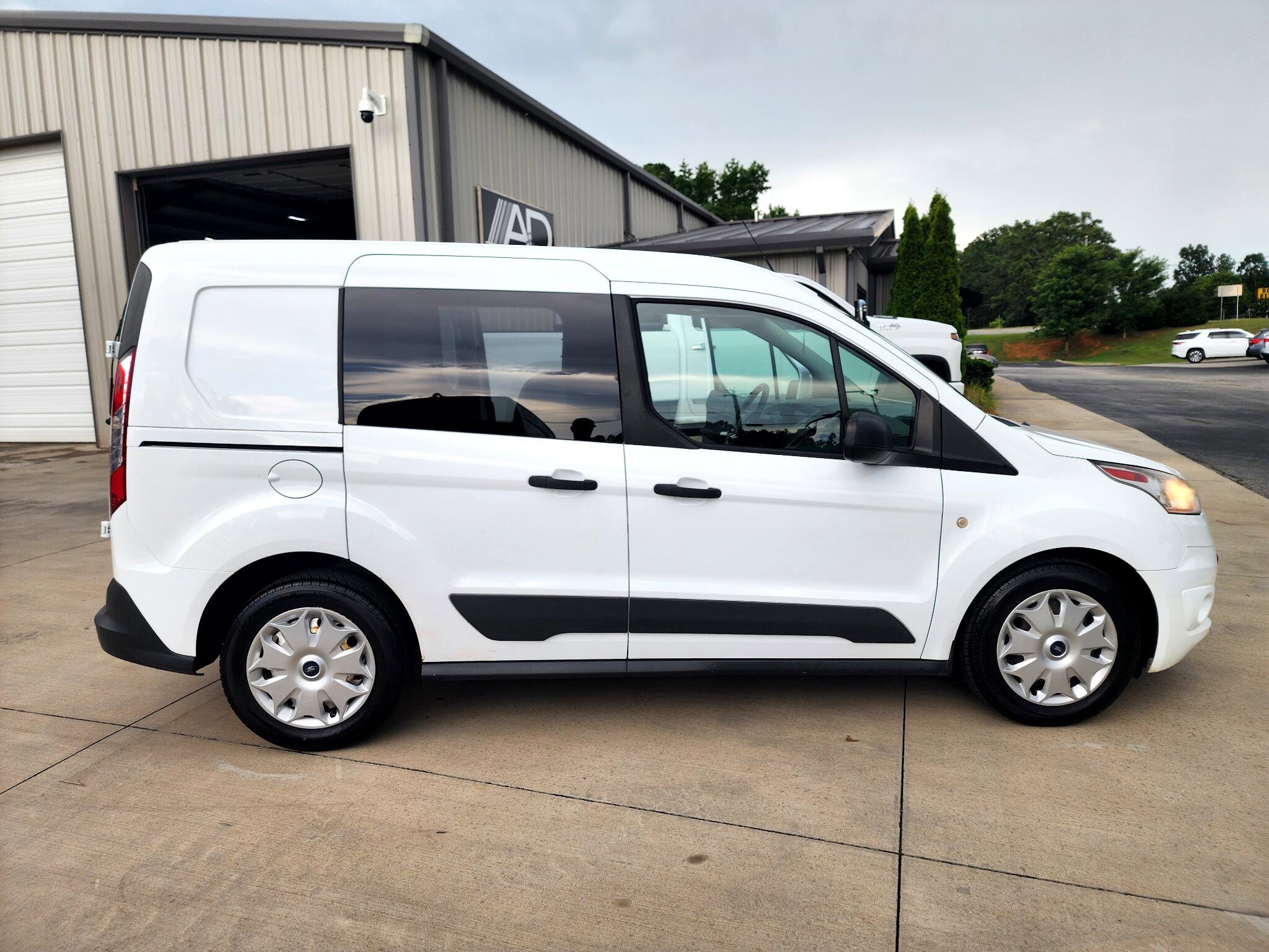 Used 2016 Ford Transit Connect XLT image 3
