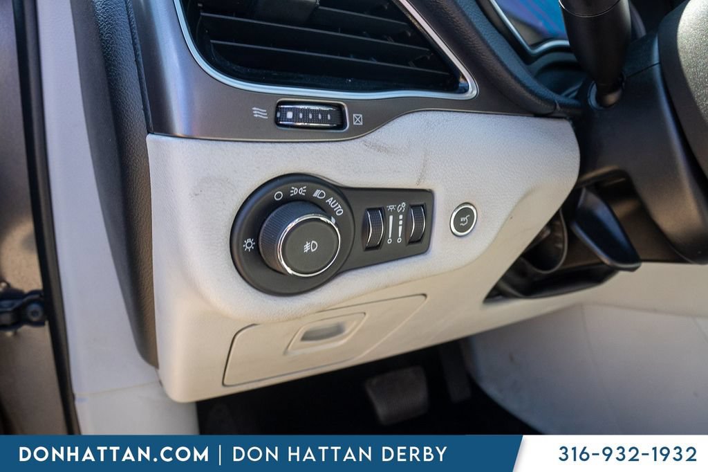 Used 2019 Jeep Cherokee Limited w/ Luxury Group FWD image 15