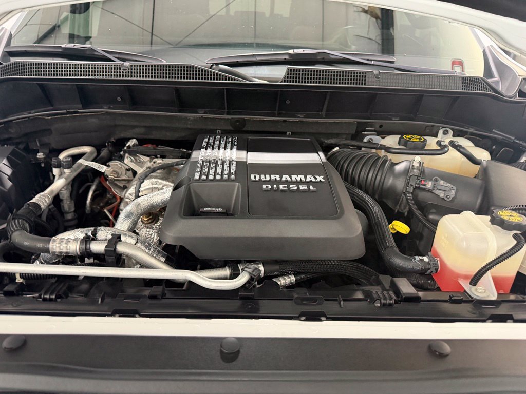 Used 2023 Chevrolet Silverado 1500 High Country w/ High Country Premium Package AWD/4WD image 11