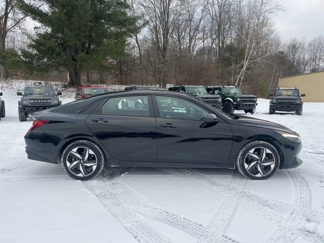 Used 2023 Hyundai Elantra SEL w/ Convenience Package image 4