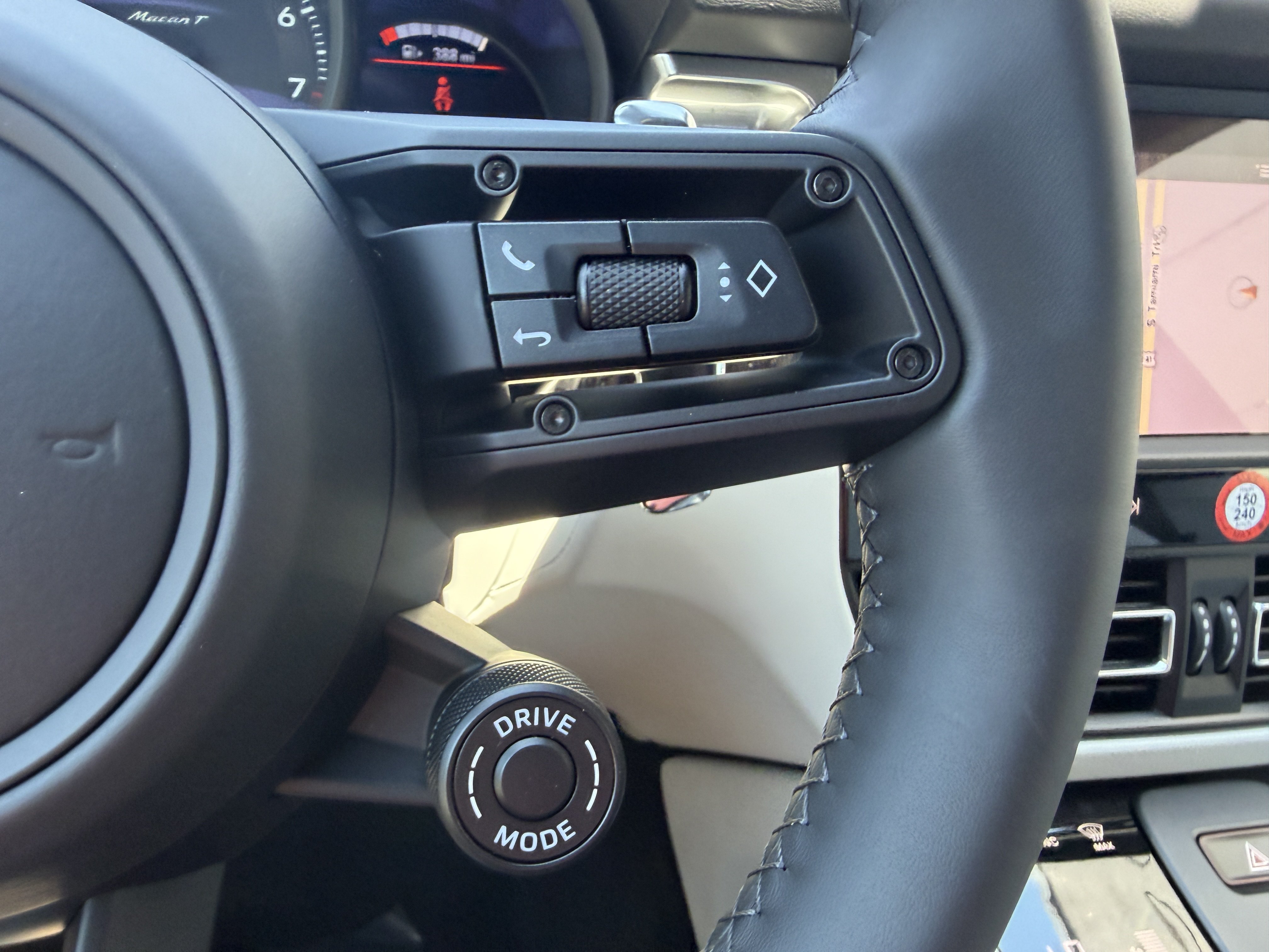 New 2026 Porsche Macan Turbo AWD/4WD image 29