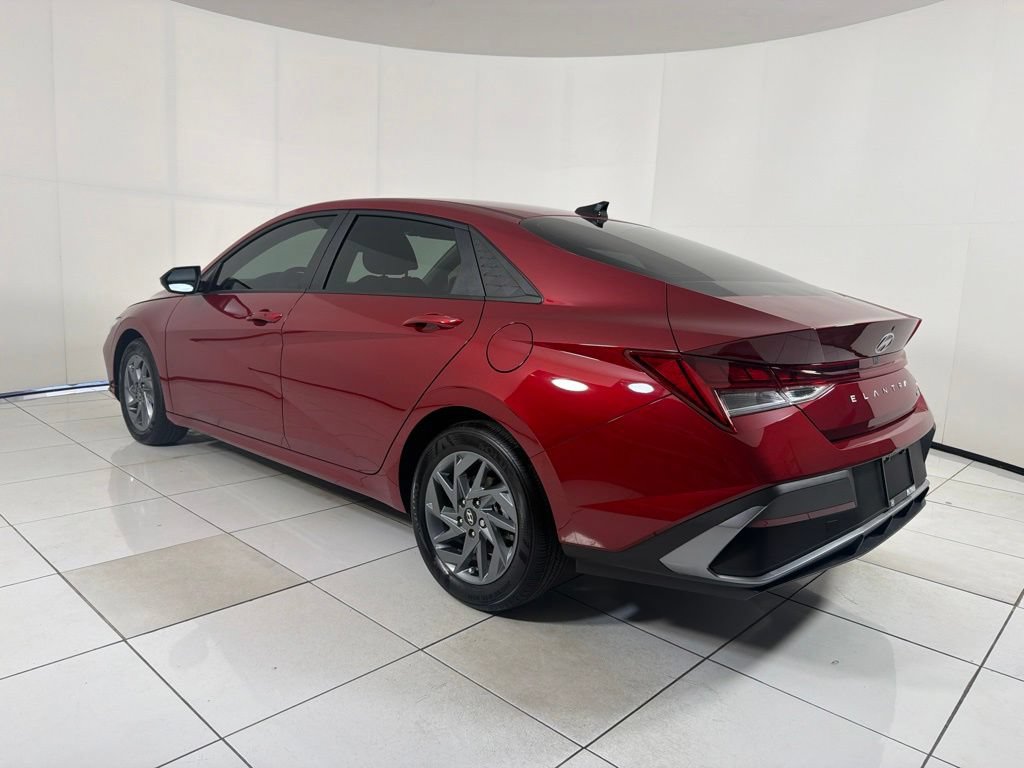 New 2025 Hyundai Elantra Hybrid FWD image 7