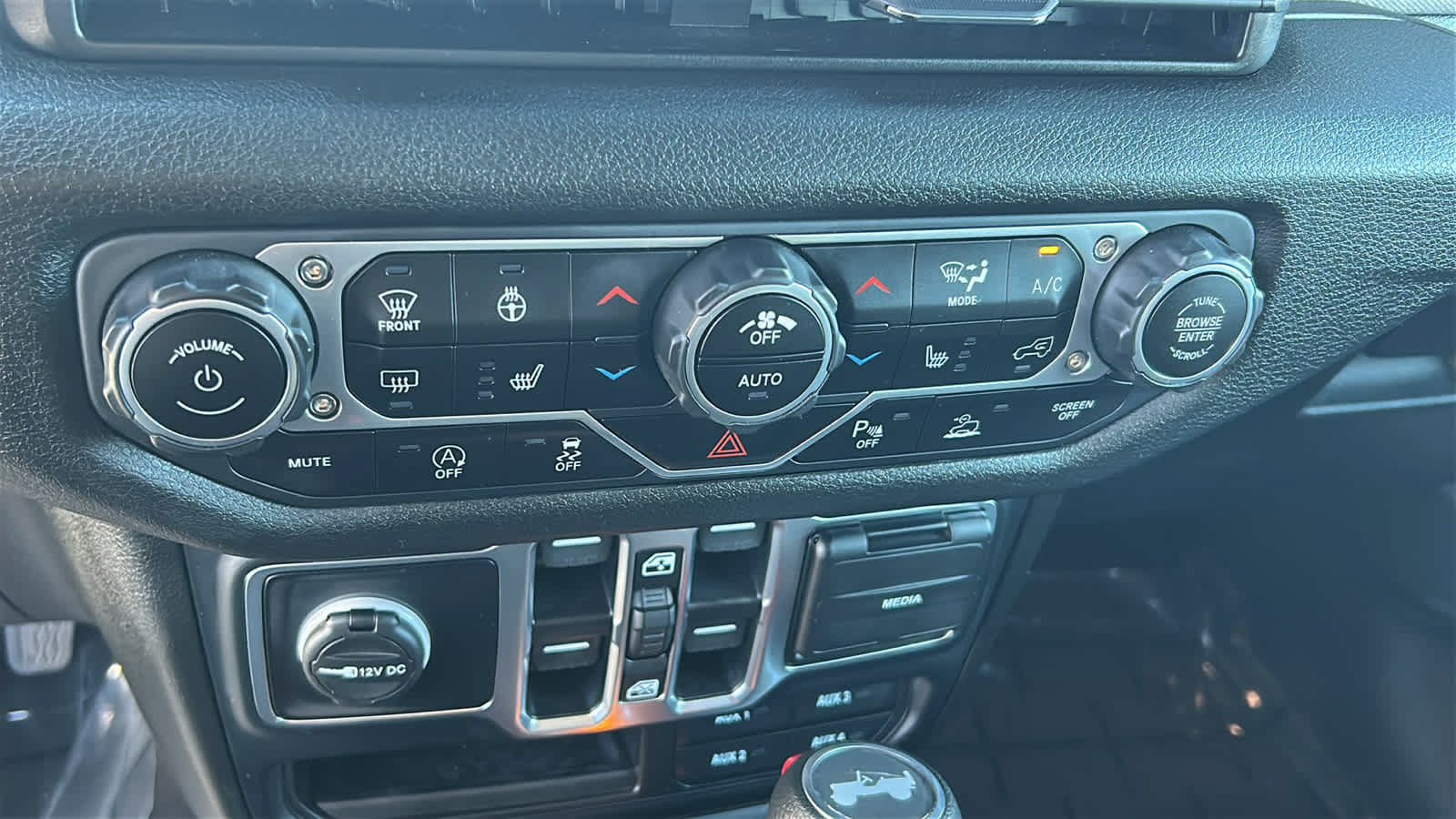 Used 2025 Jeep Wrangler Unlimited Sport AWD/4WD image 14