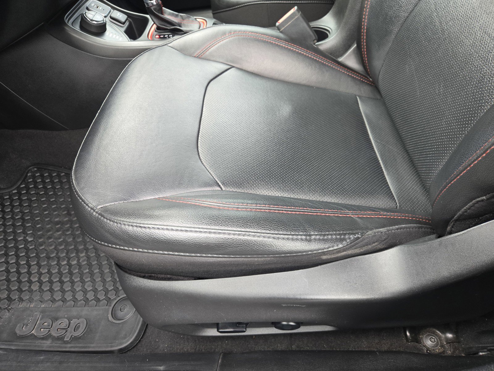 Used 2020 Jeep Compass Trailhawk w/ Leather Interior Group AWD/4WD image 16