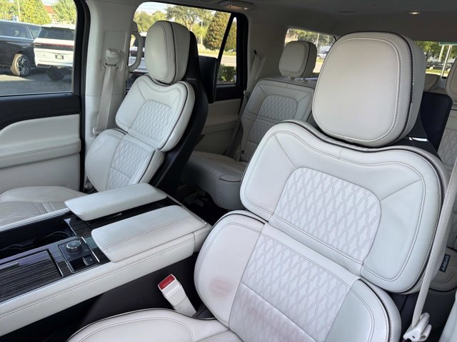 Used 2020 Lincoln Navigator Black Label w/ Cargo Convenience Package AWD/4WD image 14