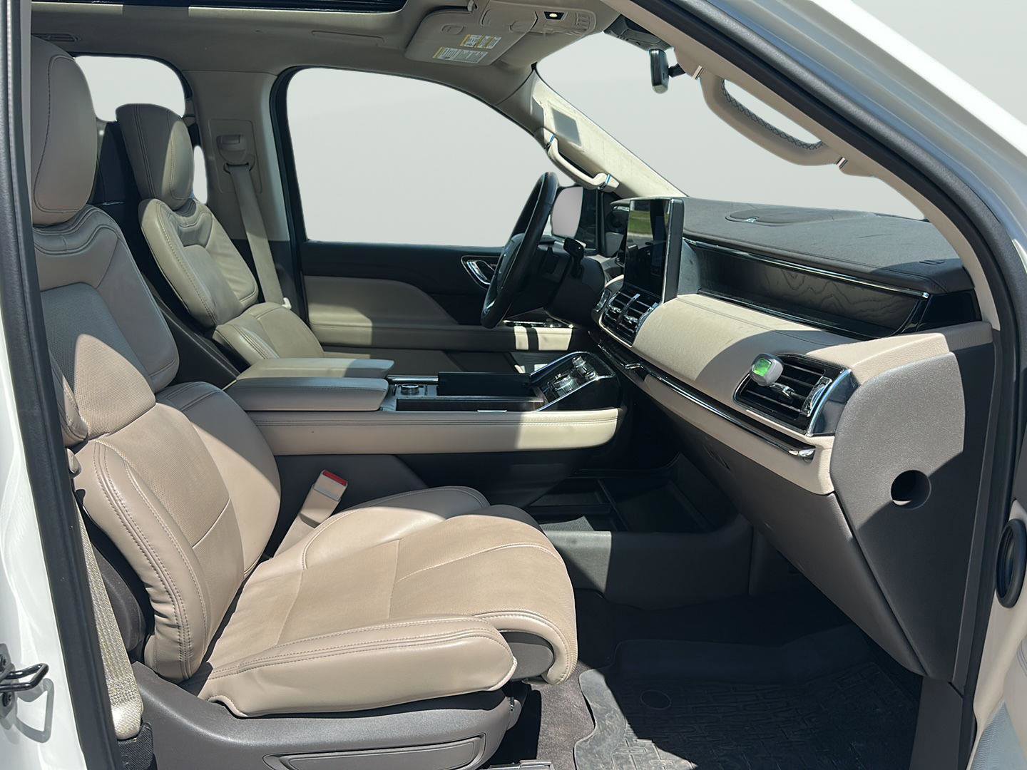 Used 2022 Lincoln Navigator L Reserve AWD/4WD image 13