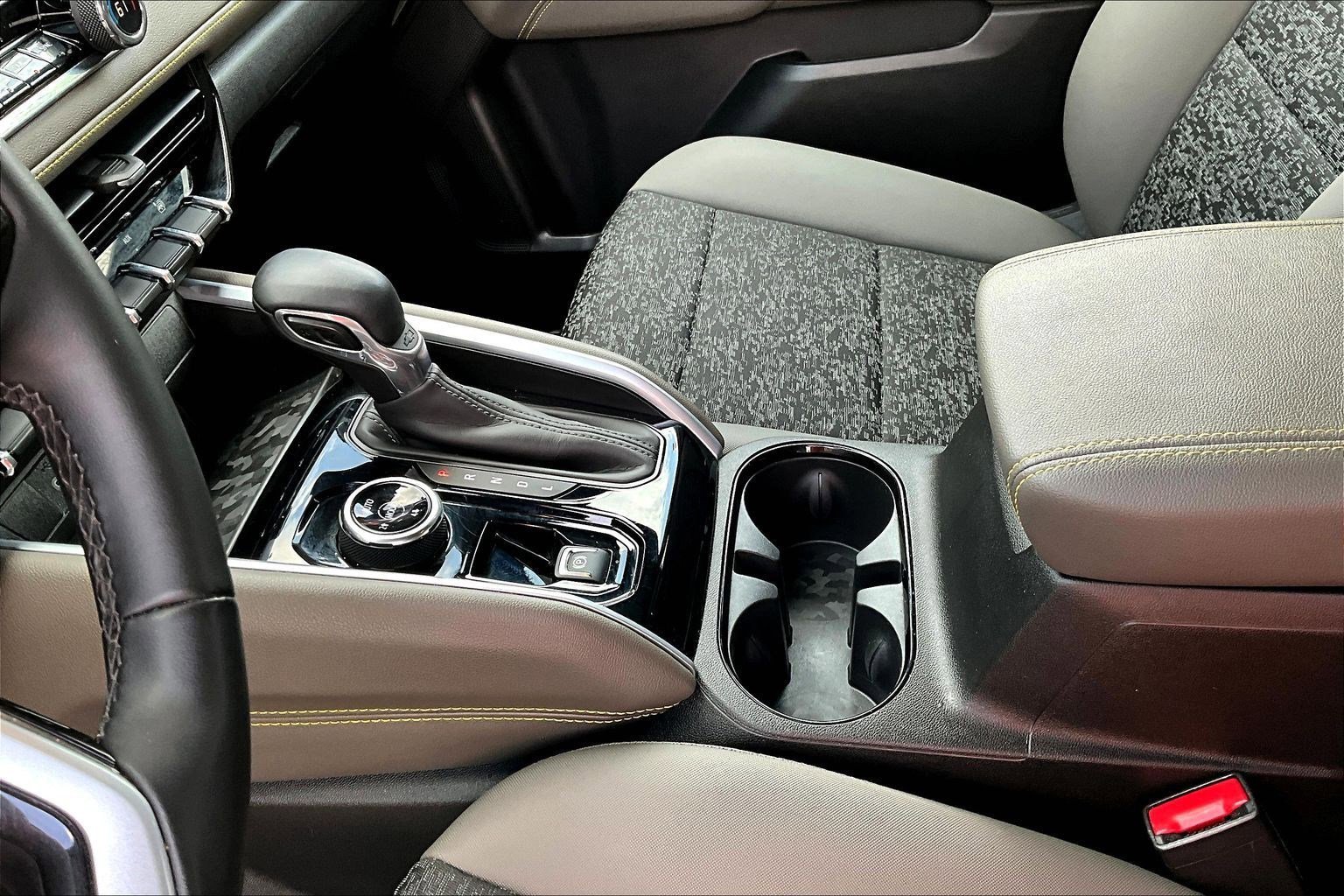 Used 2024 Chevrolet Colorado ZR2 w/ Technology Package image 19