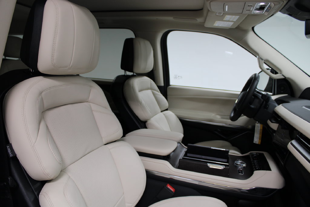 New 2027 Lincoln Navigator Reserve w/ Jet Appearance Package AWD/4WD image 21