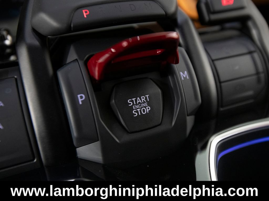 Used 2025 Lamborghini Urus SE AWD/4WD image 23