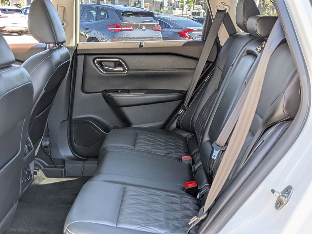 Used 2022 Nissan Rogue Platinum w/ Head-Up Display Package image 30