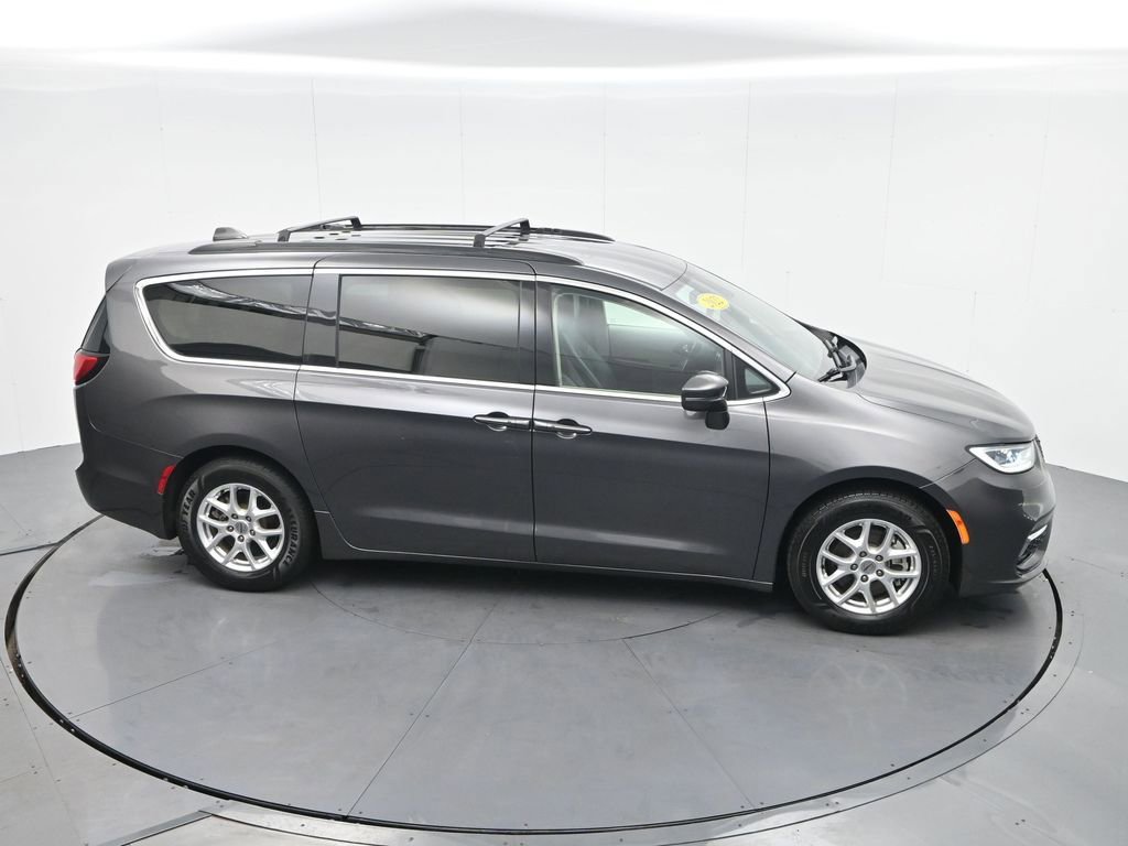 Used 2022 Chrysler Pacifica Touring-L image 29
