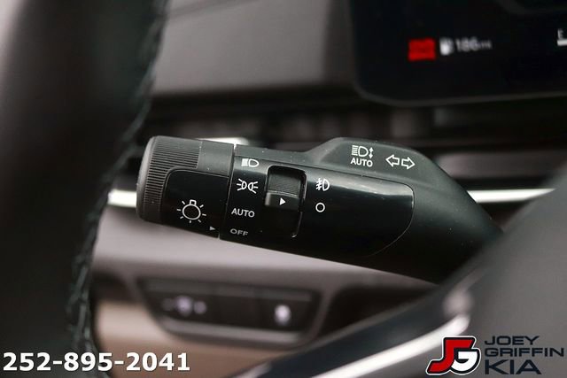 Used 2025 Kia Carnival SX FWD image 29