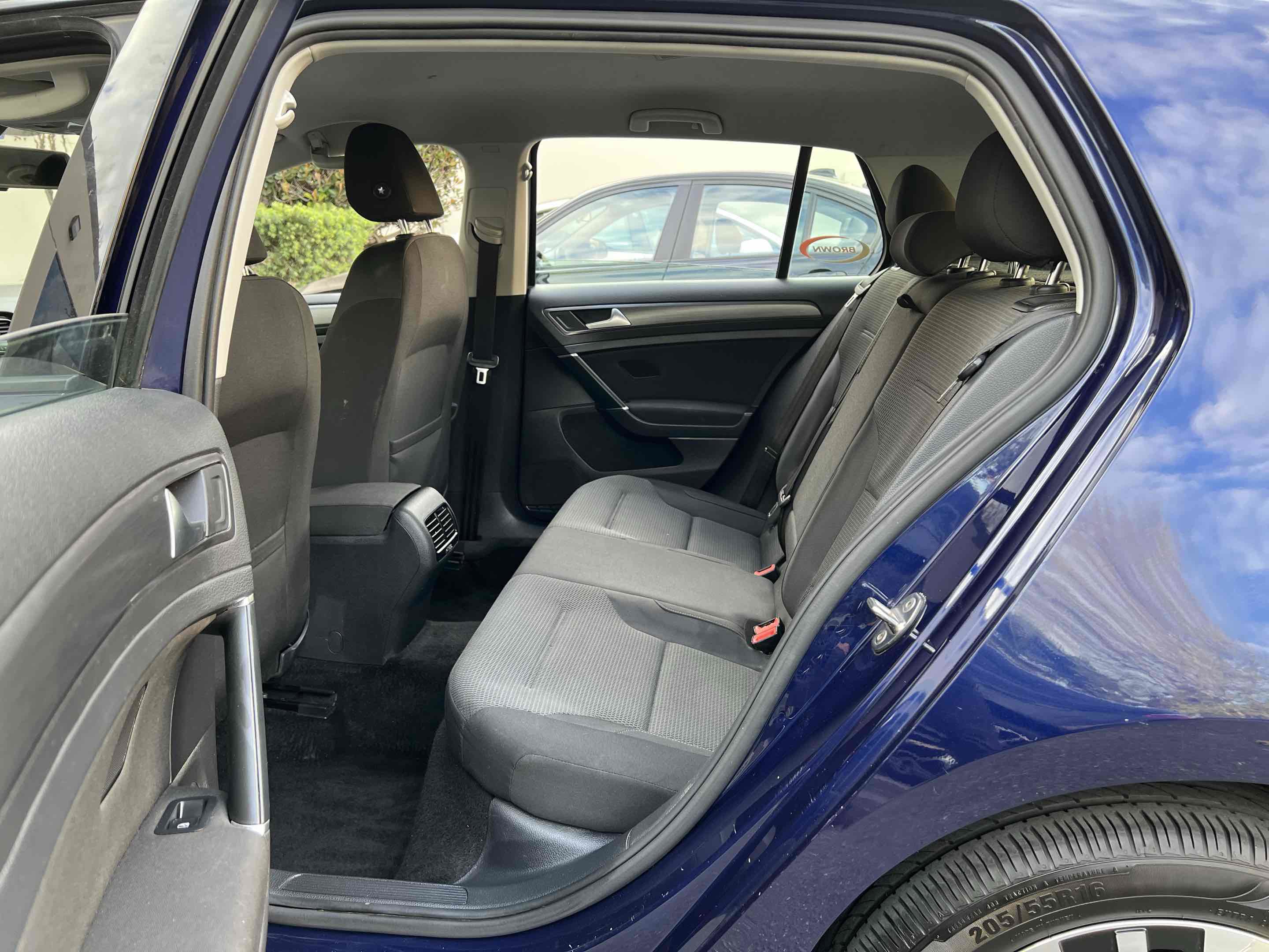 Used 2019 Volkswagen e-Golf SE w/ Driver Assistance Package image 41