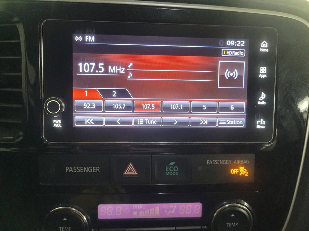 Used 2017 Mitsubishi Outlander SE image 25