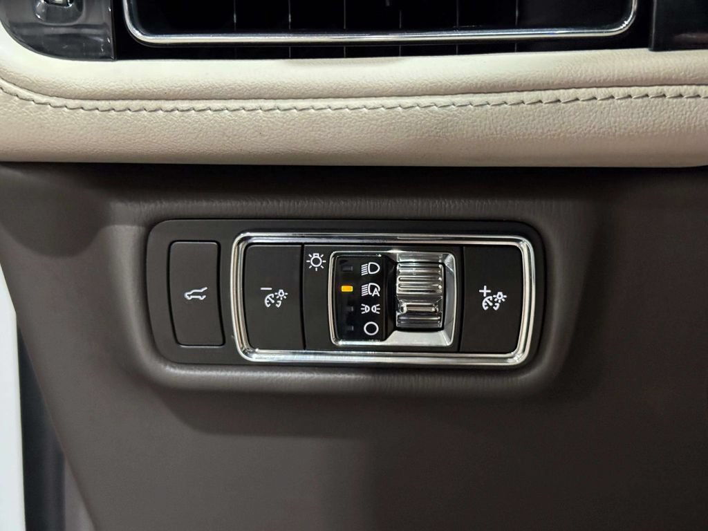 Certified 2023 Lincoln Aviator Reserve w/ Elements Package Plus AWD/4WD image 10
