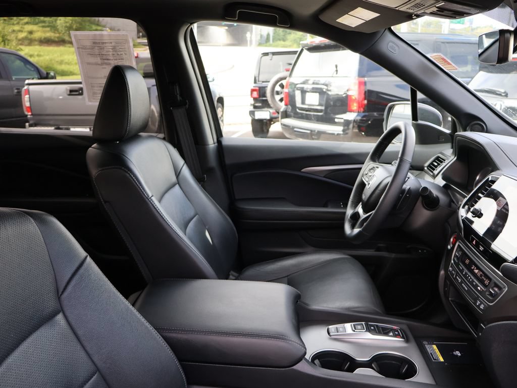 Certified 2025 Honda Passport EX-L image 8