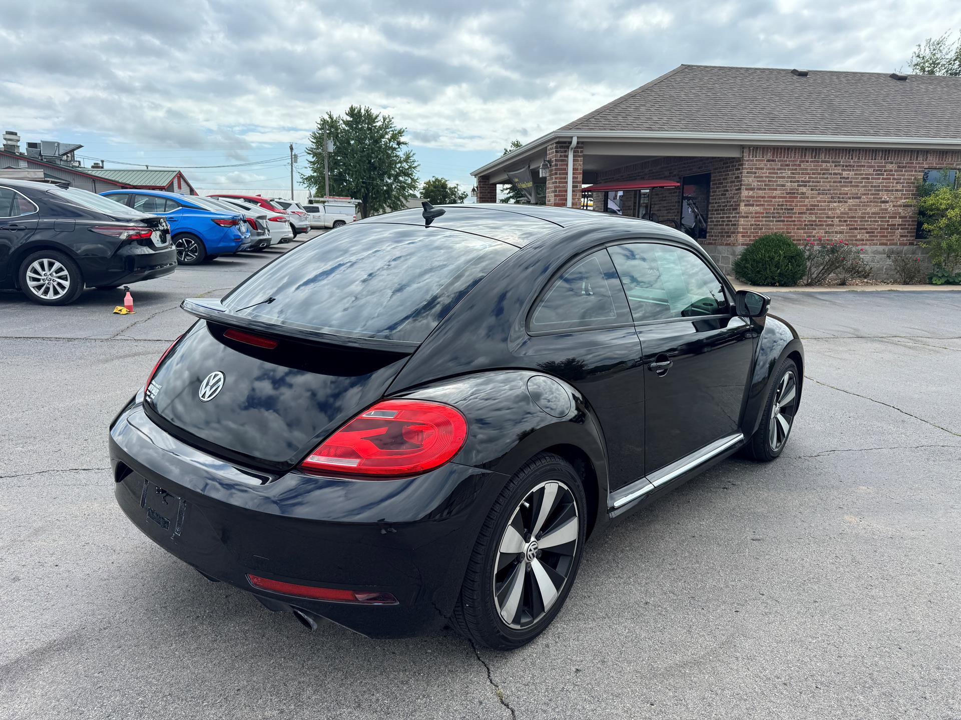 Used 2014 Volkswagen Beetle R-Line image 6