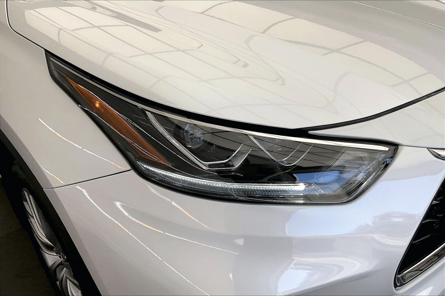 Used 2024 Toyota Highlander Platinum AWD/4WD image 29