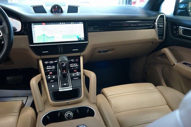 Used 2020 Porsche Cayenne image 13