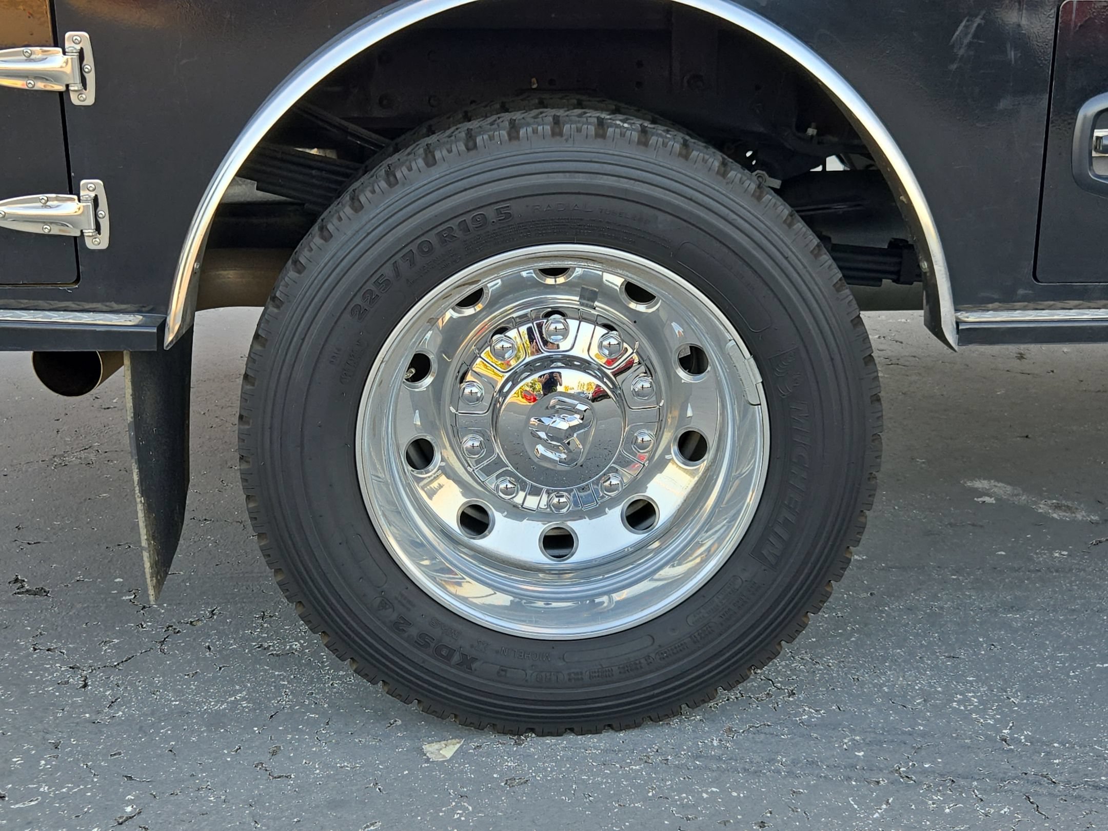 Used 2026 RAM 4500 4x4 Crew Cab DRW w/ Laramie Trim Package image 17